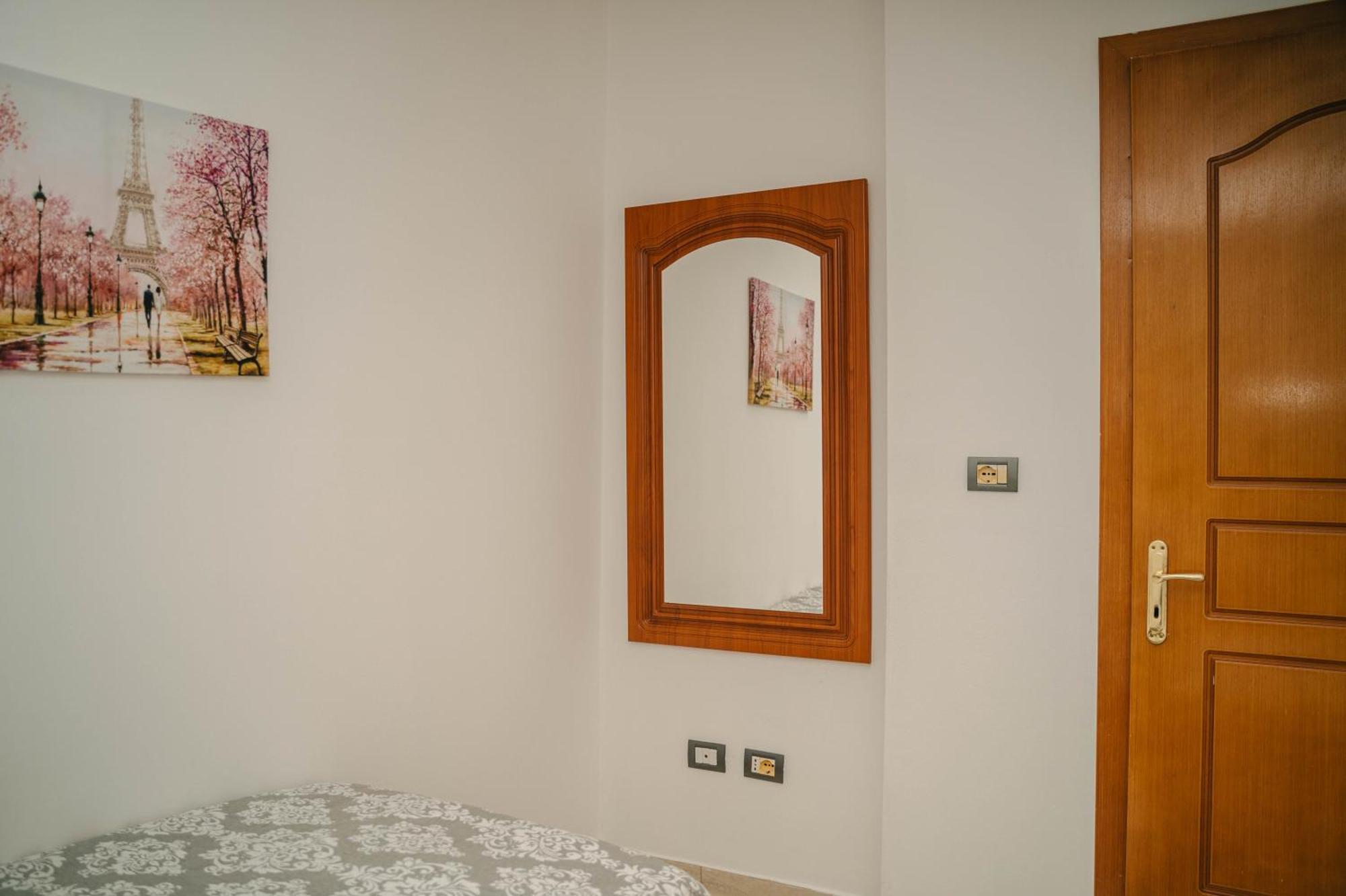 Peaceful Villa In New Bazaar Tiranë Ngoại thất bức ảnh